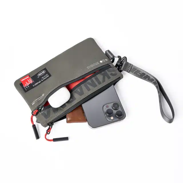 Skinarma Clutch Fardel | Signals Electronics SKINARMA CLUTCH FARDEL